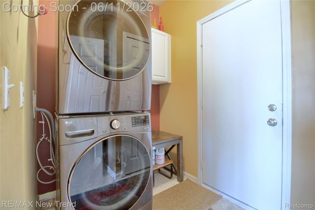 1063 Stable Lane, South Lyon, MI 48178