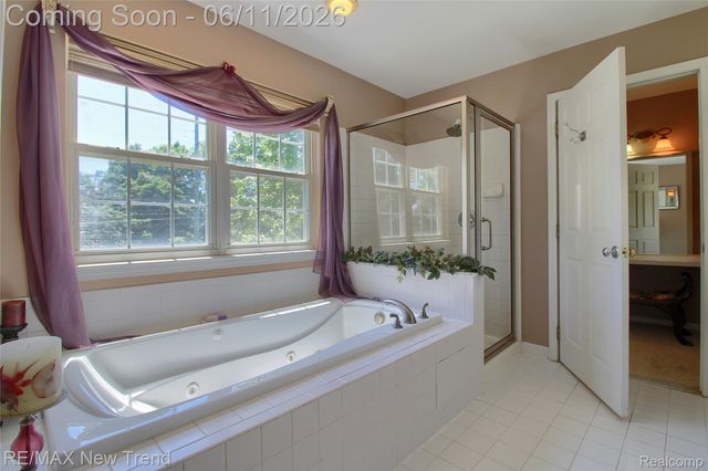 1063 Stable Lane, South Lyon, MI 48178