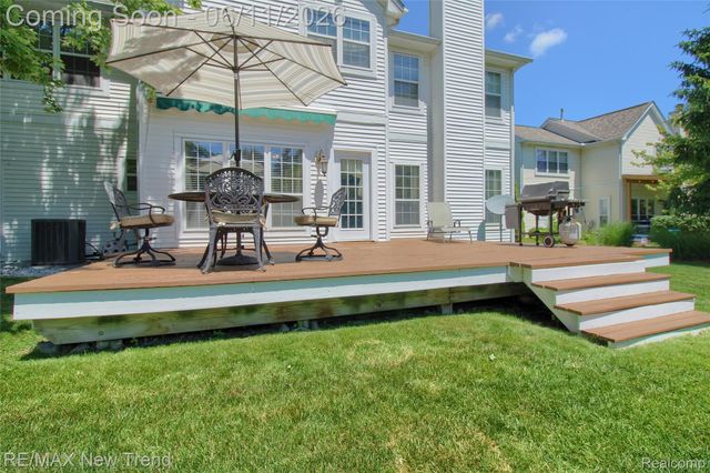 1063 Stable Lane, South Lyon, MI 48178