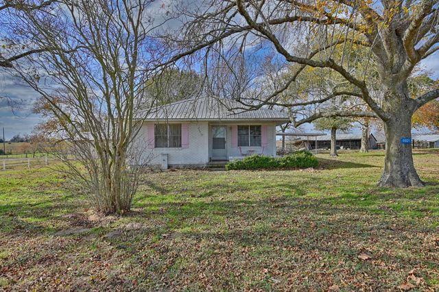 6921 Schulz Lane, Bleiblerville, TX 78931