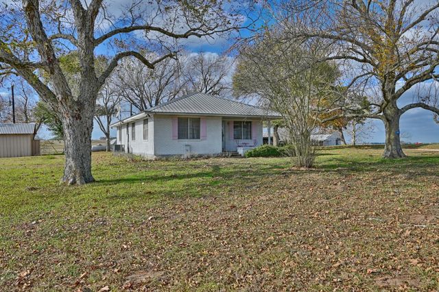 6921 Schulz Lane, Bleiblerville, TX 78931