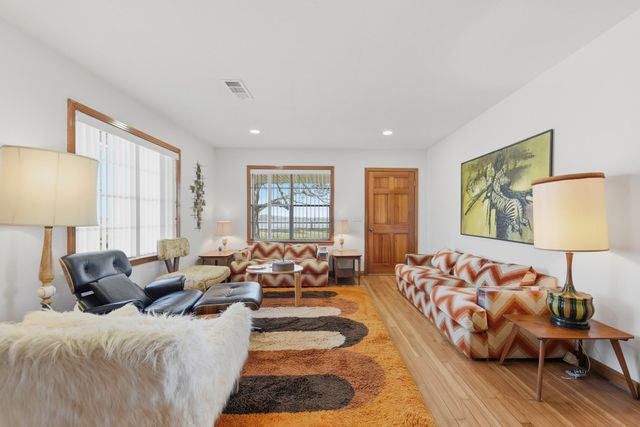 6921 Schulz Lane, Bleiblerville, TX 78931