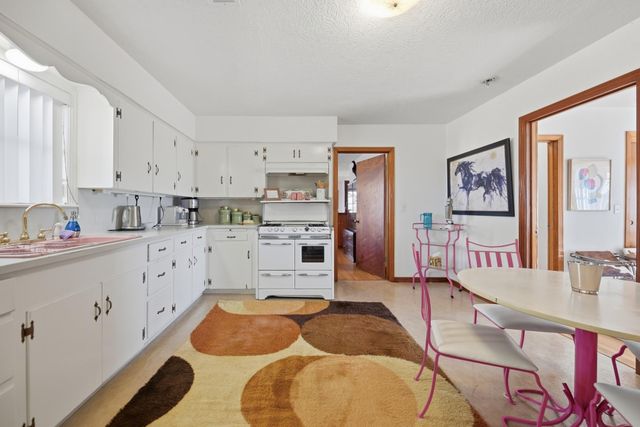 6921 Schulz Lane, Bleiblerville, TX 78931