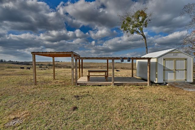 6921 Schulz Lane, Bleiblerville, TX 78931