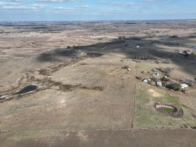 6921 Schulz Lane, Bleiblerville, TX 78931