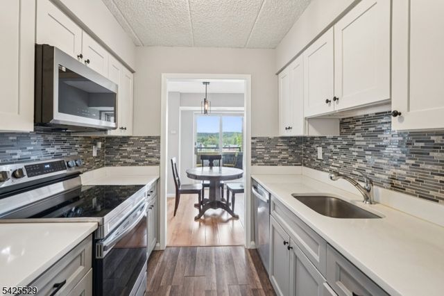 44 Iron Forge Sq 44, Pompton Lakes Boro, NJ 07442