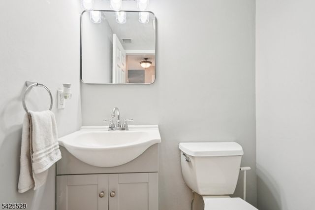 44 Iron Forge Sq 44, Pompton Lakes Boro, NJ 07442