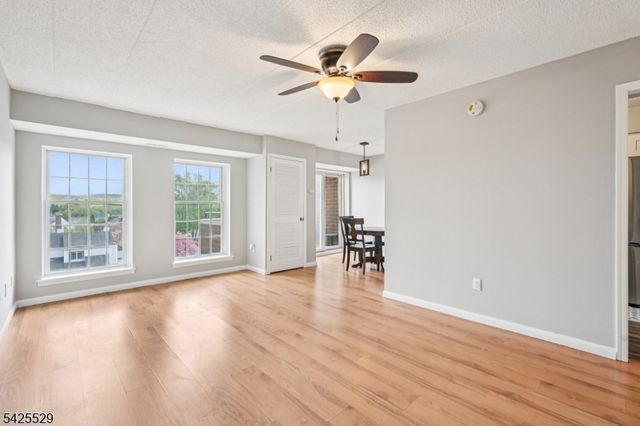 44 Iron Forge Sq 44, Pompton Lakes Boro, NJ 07442