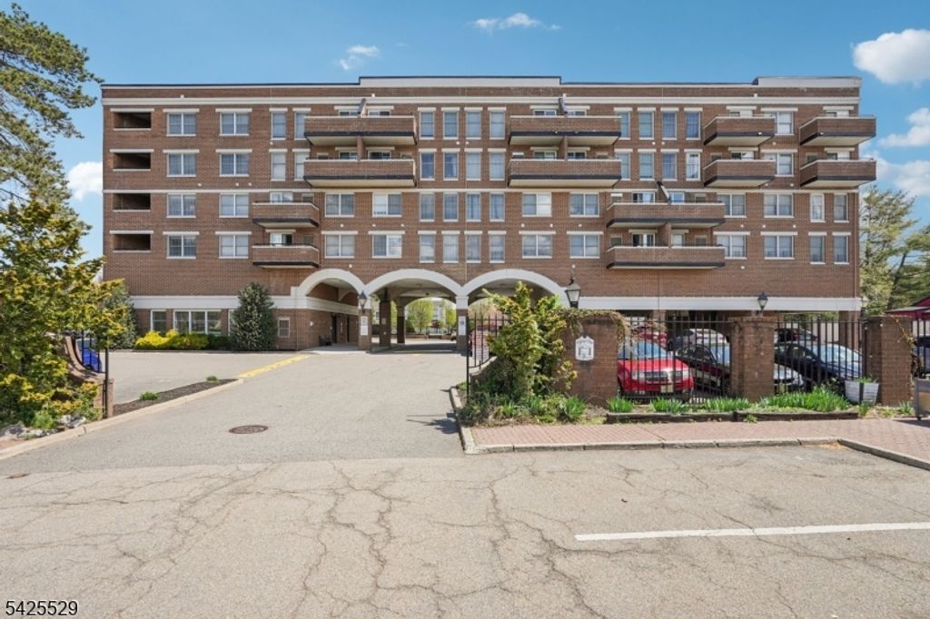 44 Iron Forge Sq 44, Pompton Lakes Boro, NJ 07442