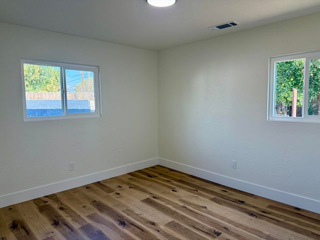 438 N Magnolia Avenue, Farmersville, CA 93223