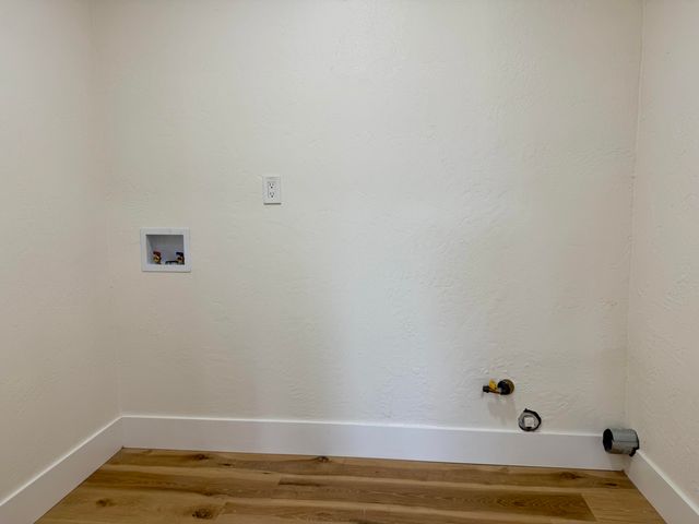 438 N Magnolia Avenue, Farmersville, CA 93223