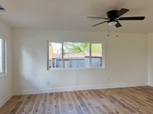 438 N Magnolia Avenue, Farmersville, CA 93223