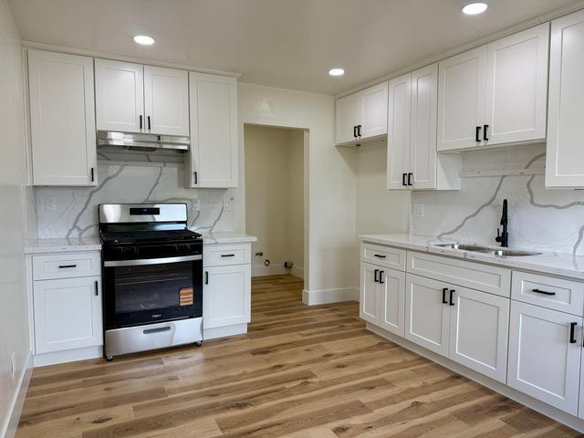 438 N Magnolia Avenue, Farmersville, CA 93223