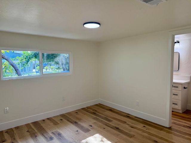 438 N Magnolia Avenue, Farmersville, CA 93223