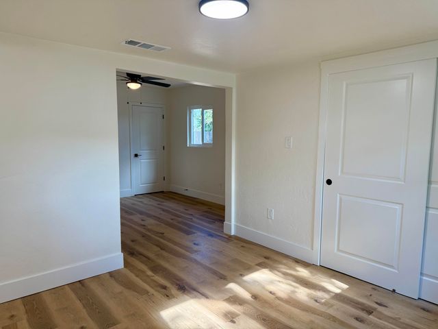 438 N Magnolia Avenue, Farmersville, CA 93223