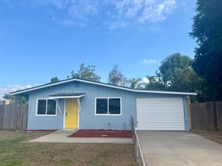 438 N Magnolia Avenue, Farmersville, CA 93223
