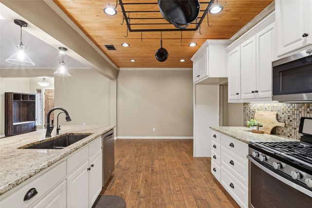 1024 Summit Drive, Justin, TX 76247