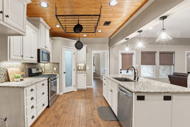 1024 Summit Drive, Justin, TX 76247