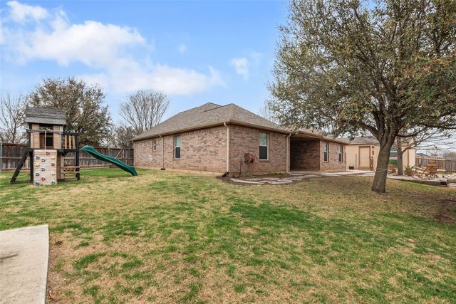 1024 Summit Drive, Justin, TX 76247