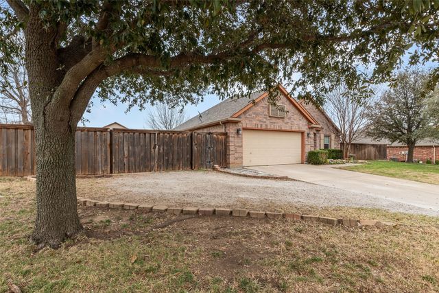 1024 Summit Drive, Justin, TX 76247