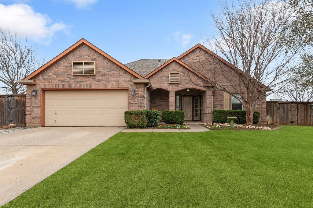 1024 Summit Drive, Justin, TX 76247