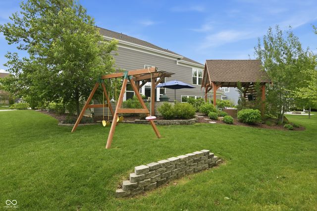 692 Ridge Gate Drive, Brownsburg, IN 46112