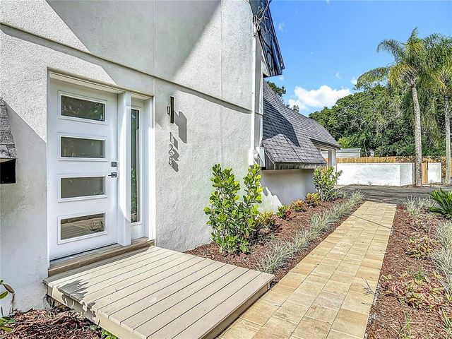 128 S MONTGOMERY AVENUE, Deland, FL 32720