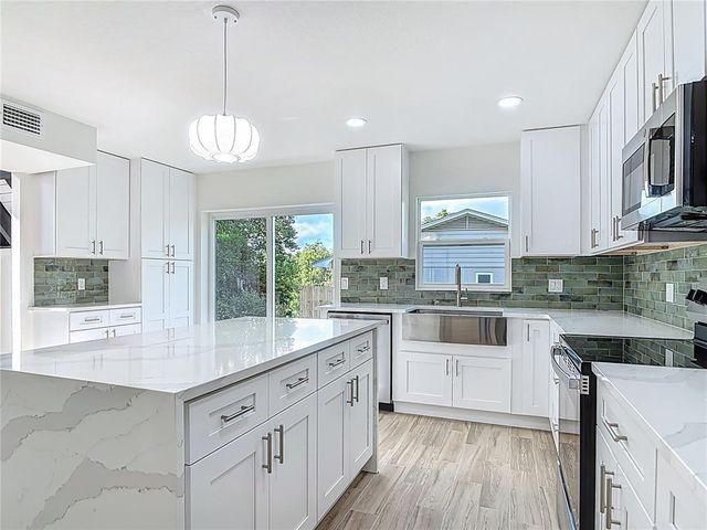 128 S MONTGOMERY AVENUE, Deland, FL 32720