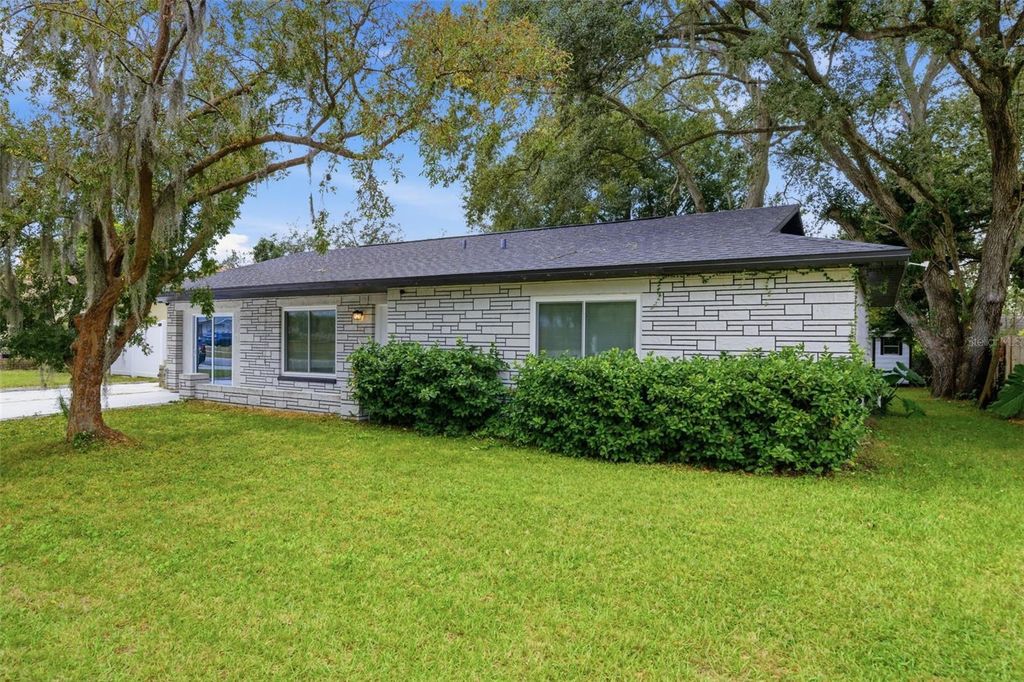 1113 OAKHILL STREET, Seffner, FL 33584