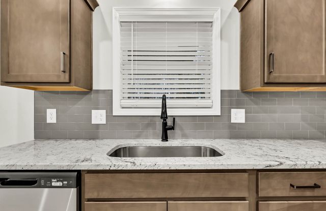 305 Wesson Dr, Clarksville, TN 37043
