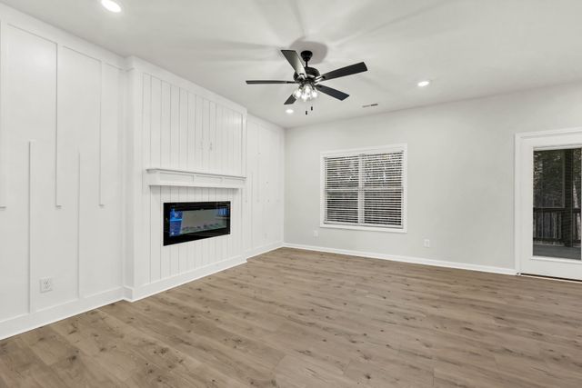 305 Wesson Dr, Clarksville, TN 37043