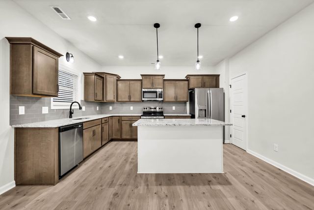 305 Wesson Dr, Clarksville, TN 37043
