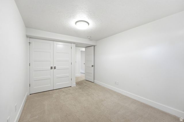 8917 S SUNRIDGE DR, Sandy, UT 84093