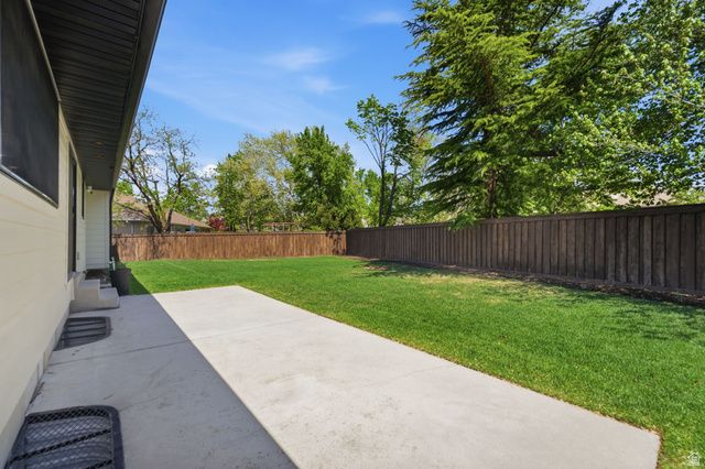 8917 S SUNRIDGE DR, Sandy, UT 84093
