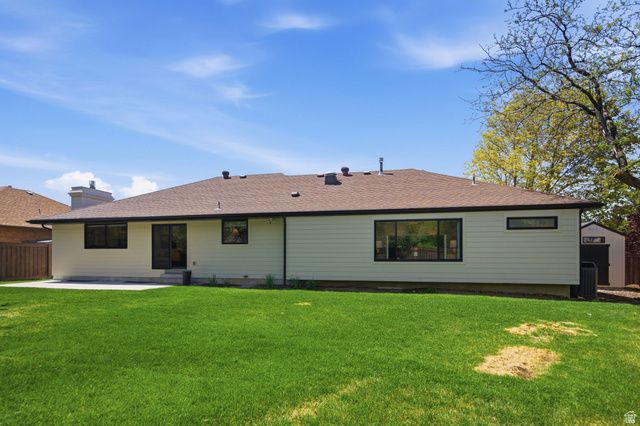 8917 S SUNRIDGE DR, Sandy, UT 84093