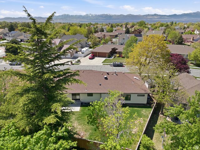 8917 S SUNRIDGE DR, Sandy, UT 84093