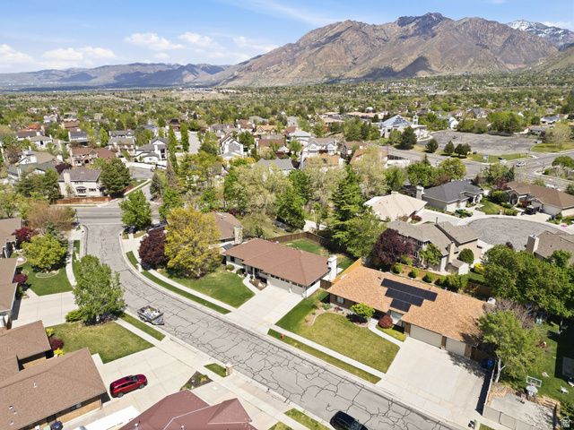 8917 S SUNRIDGE DR, Sandy, UT 84093
