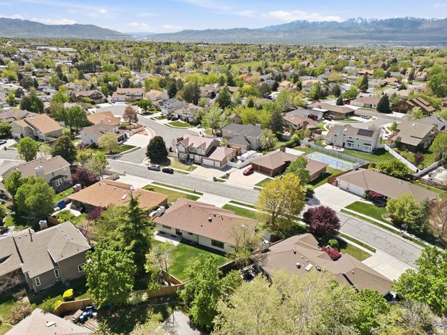8917 S SUNRIDGE DR, Sandy, UT 84093