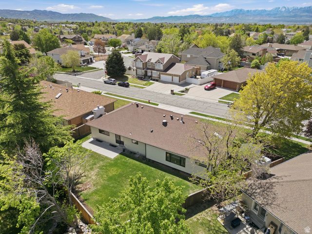 8917 S SUNRIDGE DR, Sandy, UT 84093