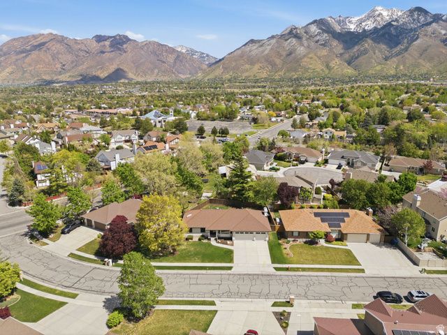 8917 S SUNRIDGE DR, Sandy, UT 84093