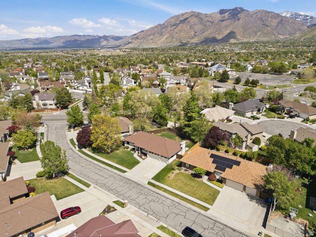 8917 S SUNRIDGE DR, Sandy, UT 84093