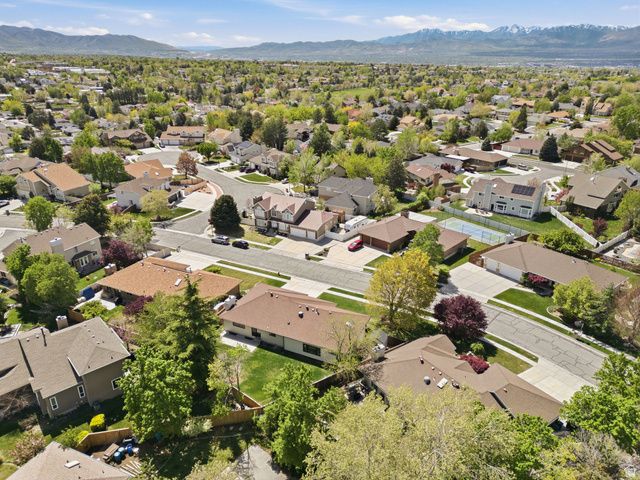 8917 S SUNRIDGE DR, Sandy, UT 84093