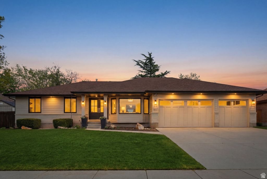 8917 S SUNRIDGE DR, Sandy, UT 84093