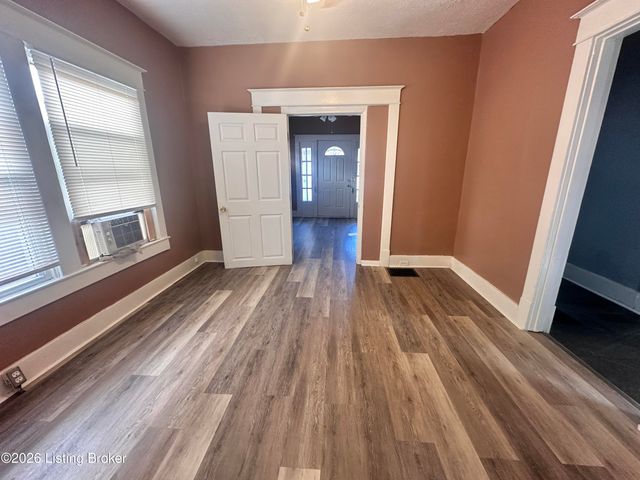 4218 Winnrose Way, Louisville, KY 40211