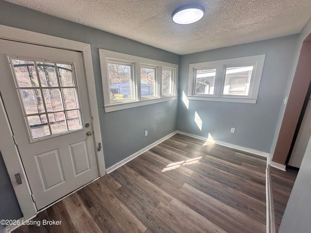 4218 Winnrose Way, Louisville, KY 40211