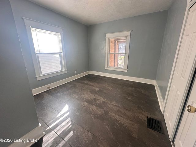 4218 Winnrose Way, Louisville, KY 40211