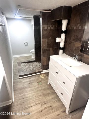 4218 Winnrose Way, Louisville, KY 40211