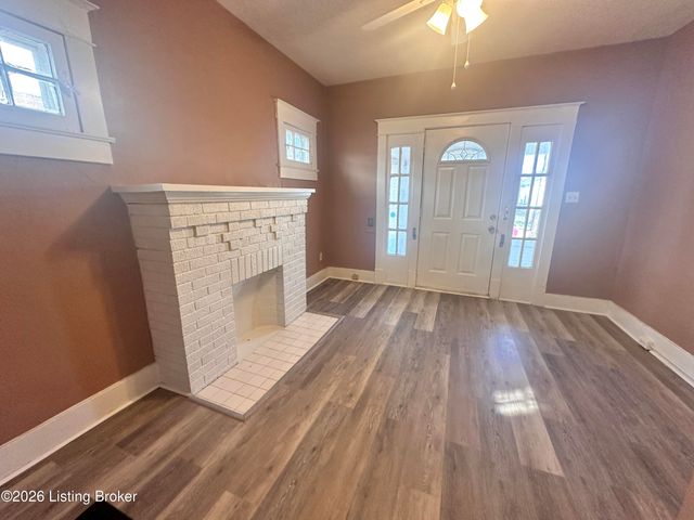 4218 Winnrose Way, Louisville, KY 40211