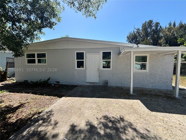 5442 Fourth Ave, Fort Myers, FL 33907