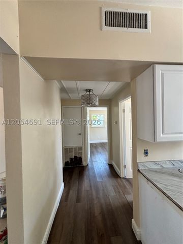 5442 Fourth Ave, Fort Myers, FL 33907